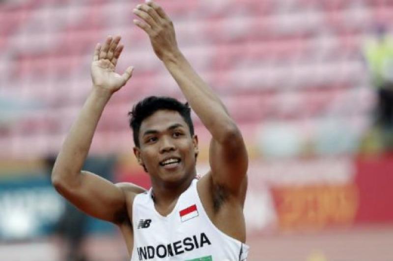Lalu, Berlalu Membanggakan